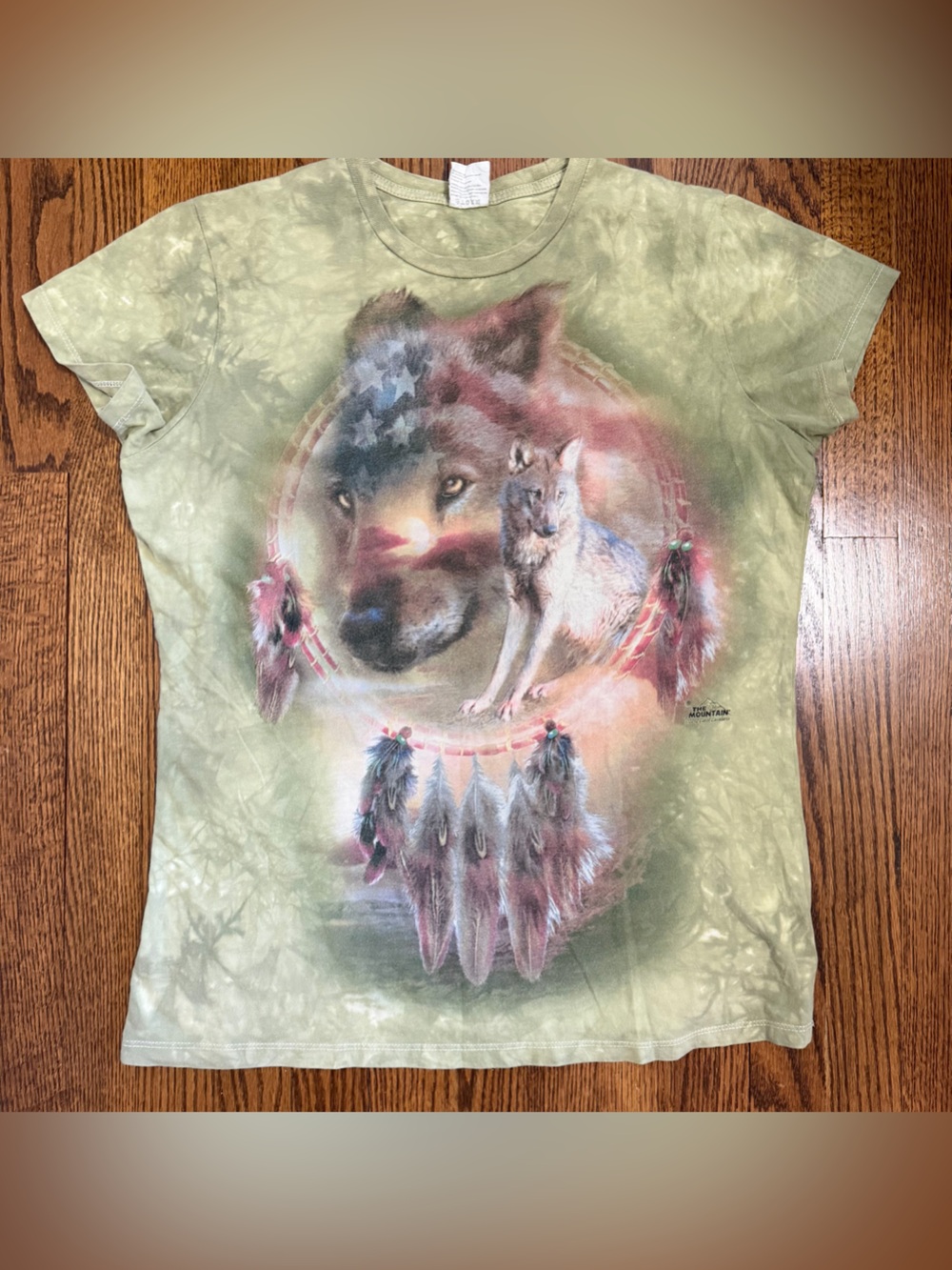 The Mountain Ladies Green Tee Wolf Dreamcatcher Size Large